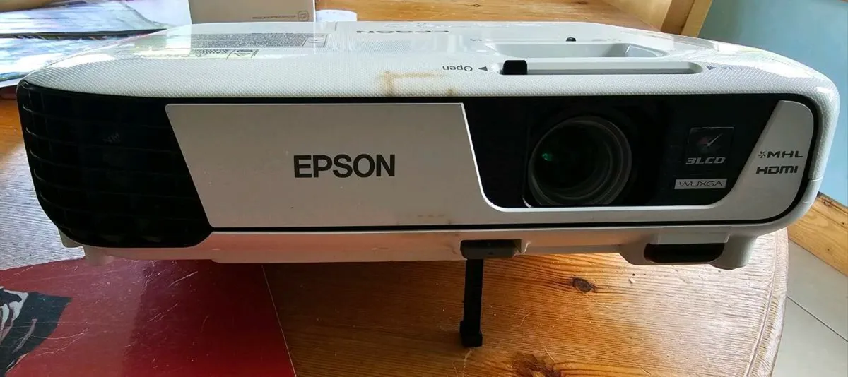 Epson. Projector - Image 3