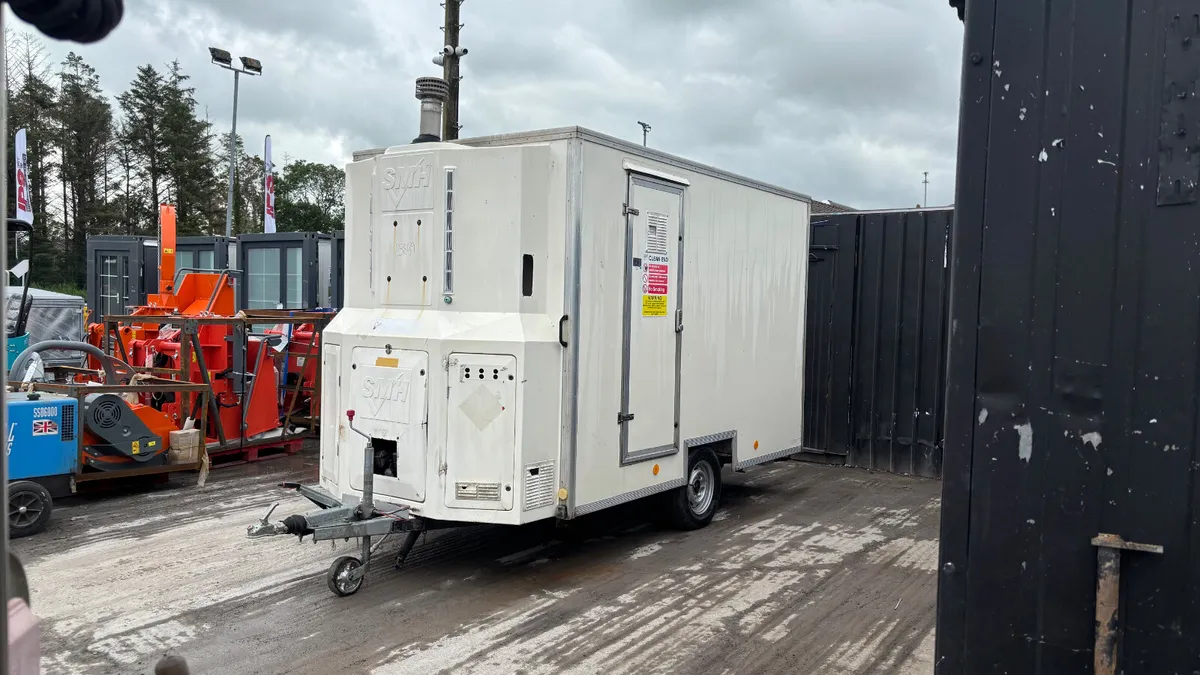 Single Axle Shower Unit With Engine - Image 2