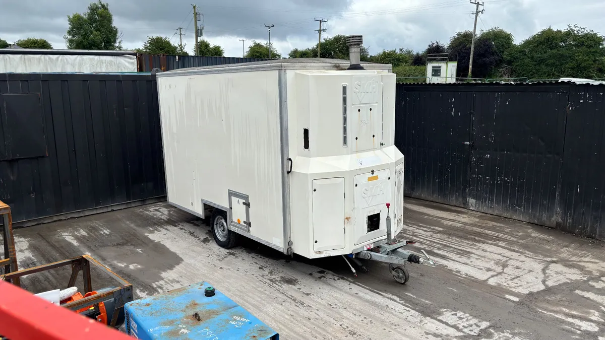 Single Axle Shower Unit With Engine - Image 1