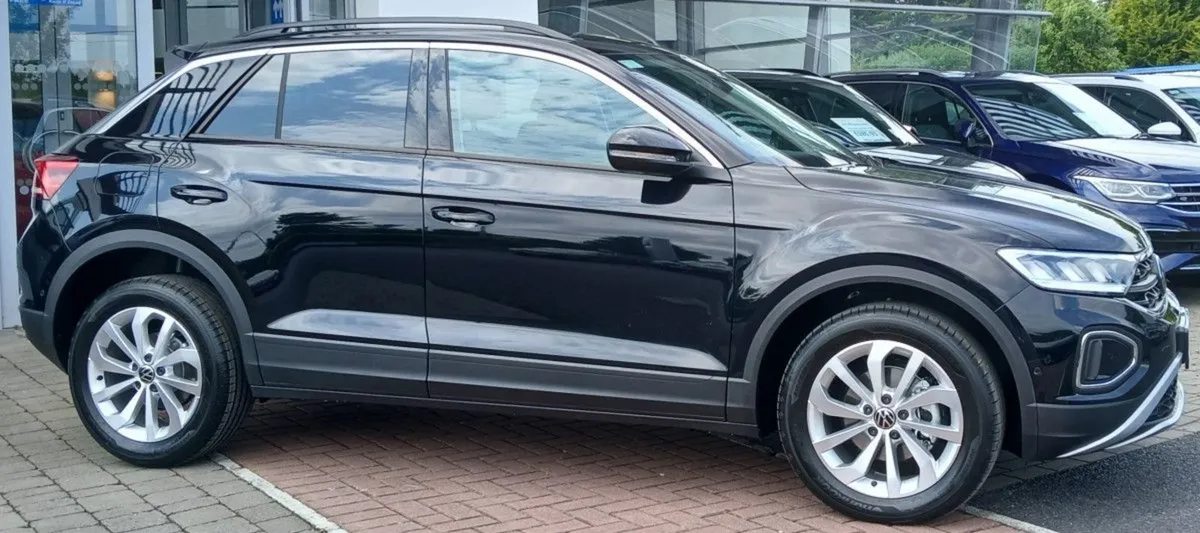 Volkswagen T-Roc Edition 75 2.0tdi 116HP  rear Vi - Image 2
