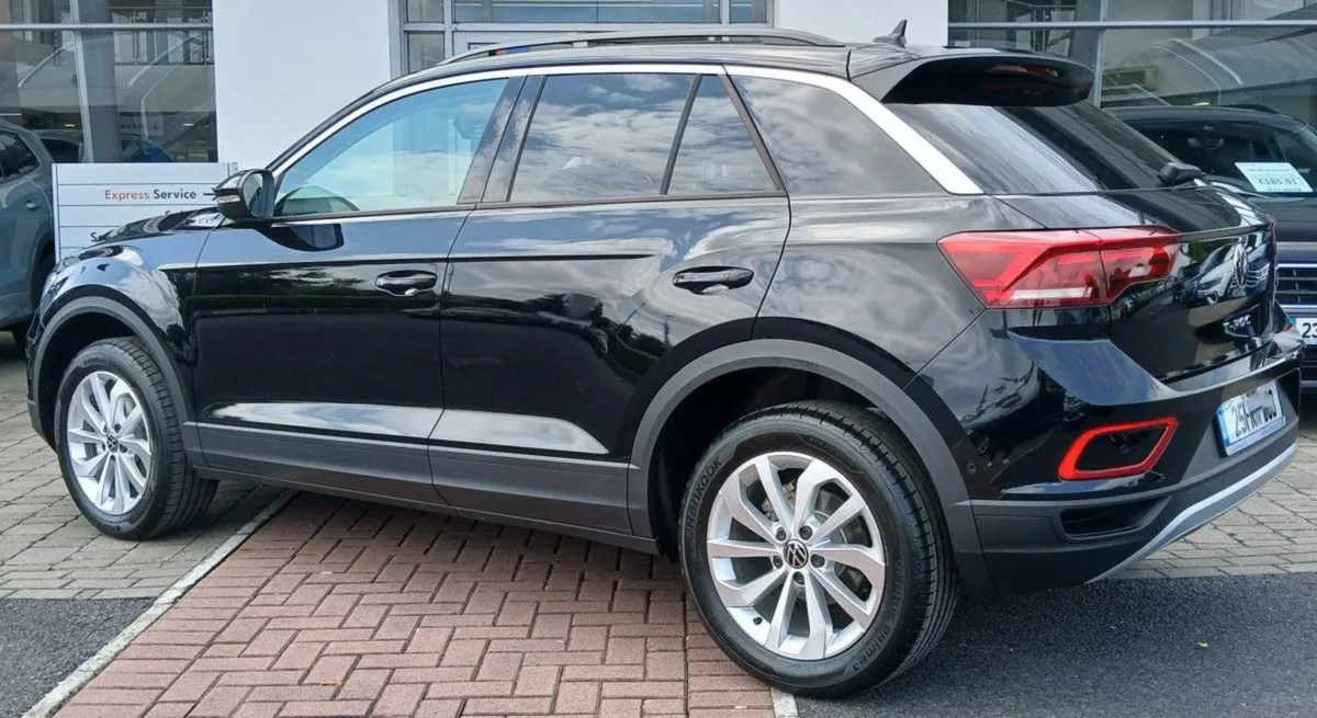 Volkswagen T-Roc Edition 75 2.0tdi 116HP  rear Vi - Image 4
