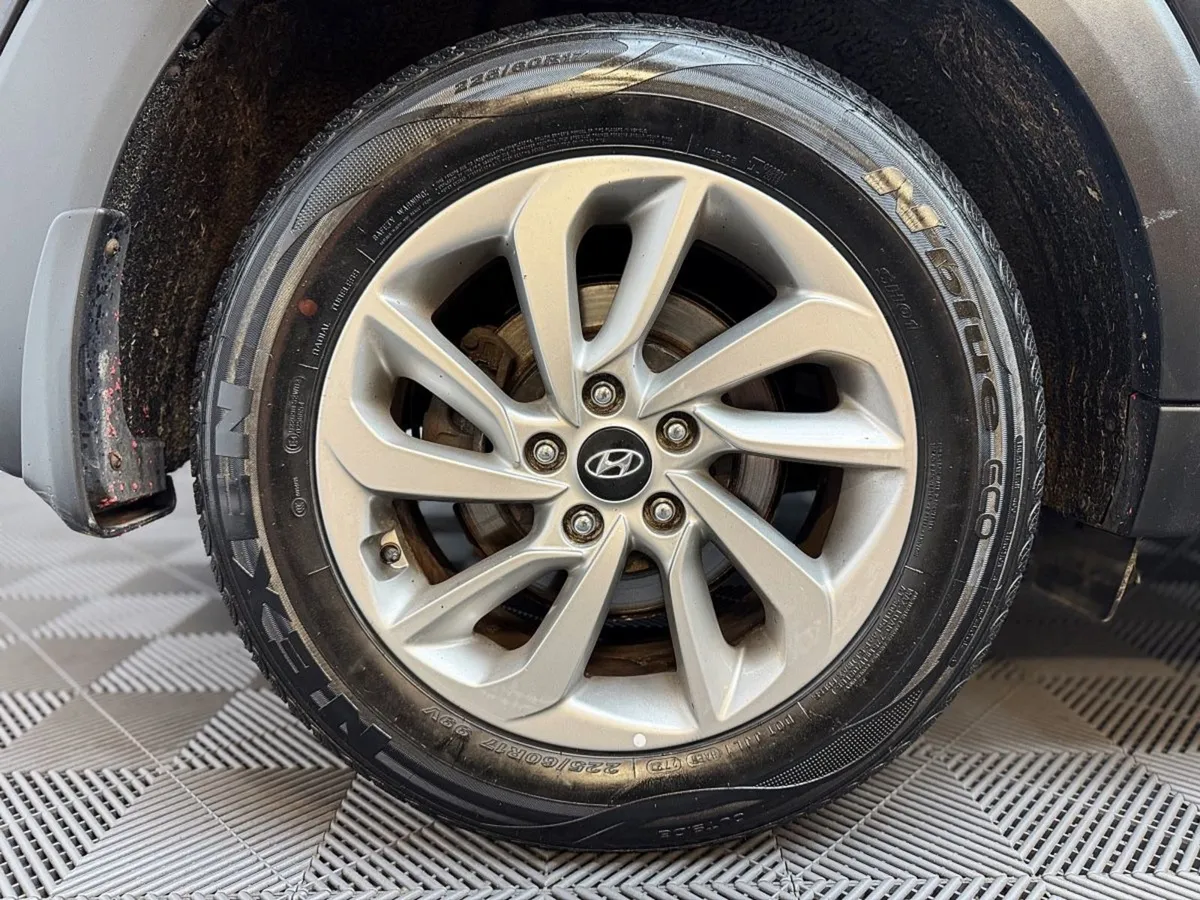 Hyundai Tucson 1.7 D Premium - Image 4