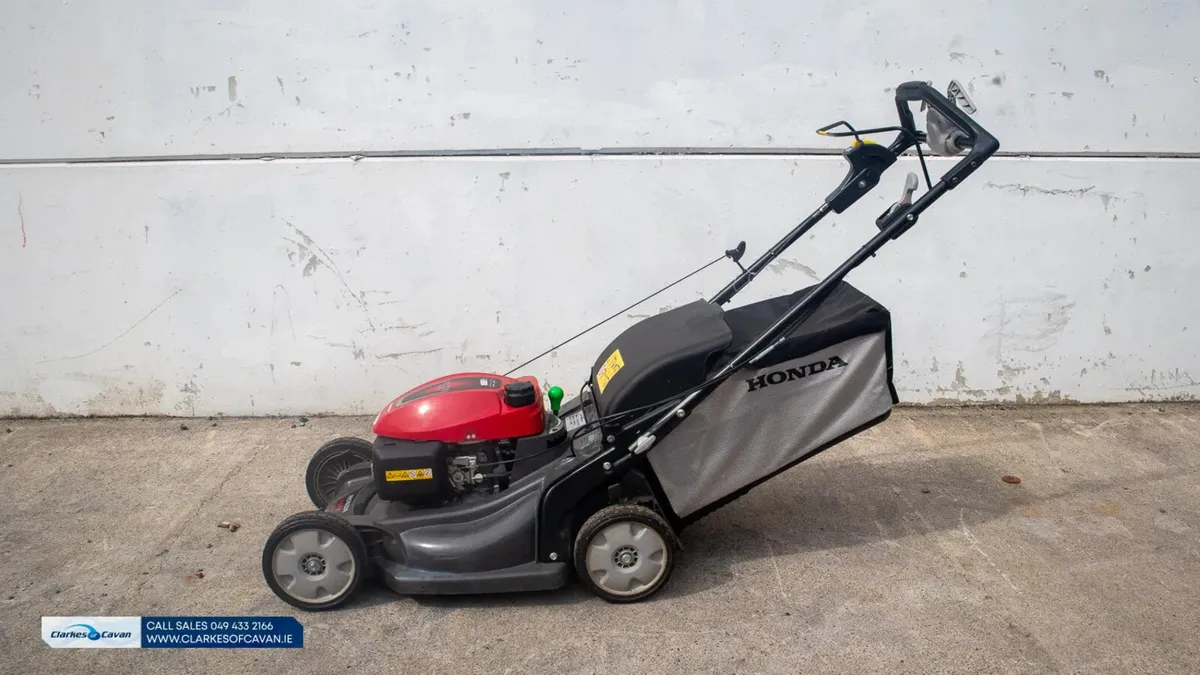 Demo Honda HRX537VYE walk-behind lawnmower - Image 2