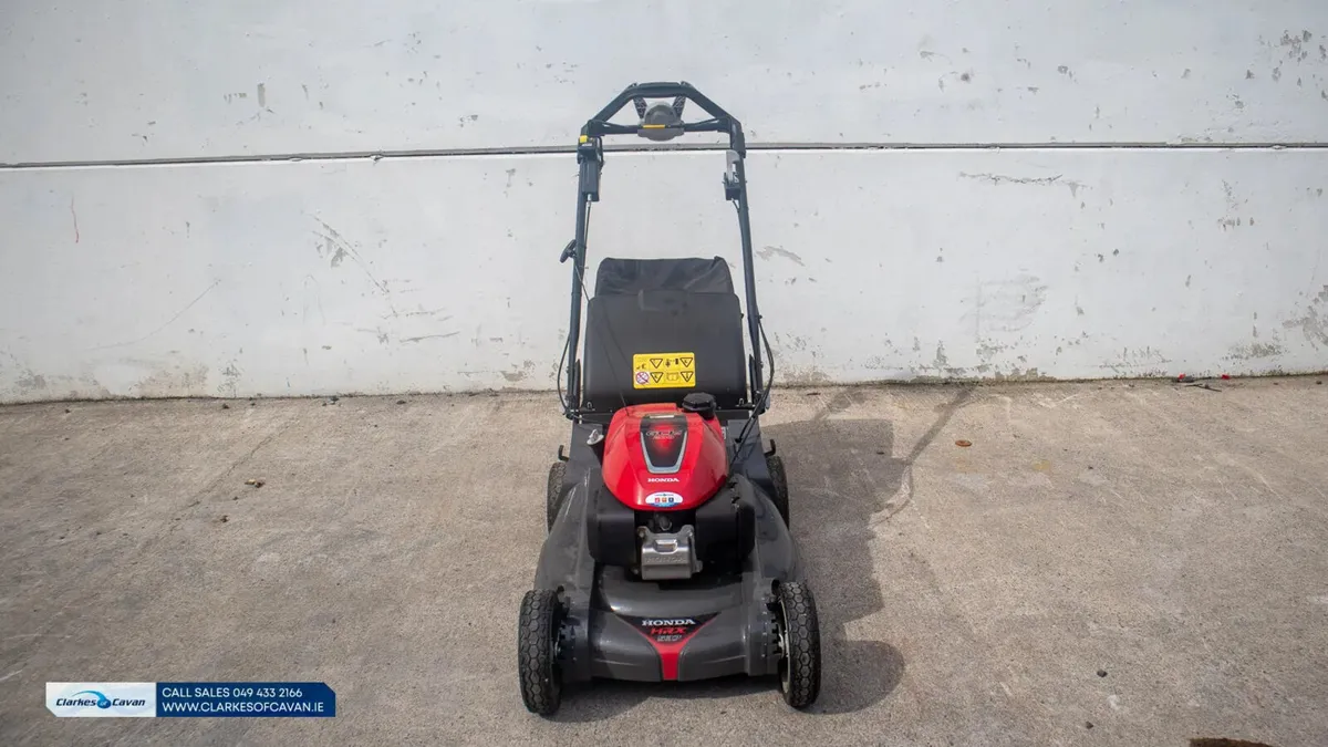 Demo Honda HRX537VYE walk-behind lawnmower - Image 4