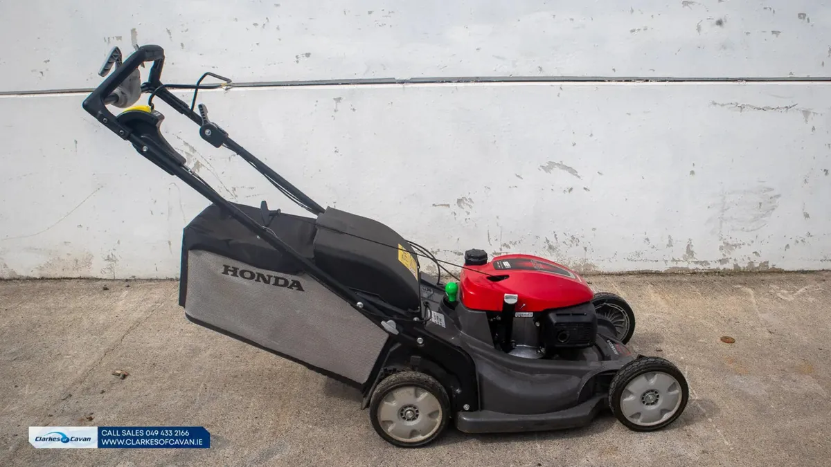 Demo Honda HRX537VYE walk-behind lawnmower - Image 3