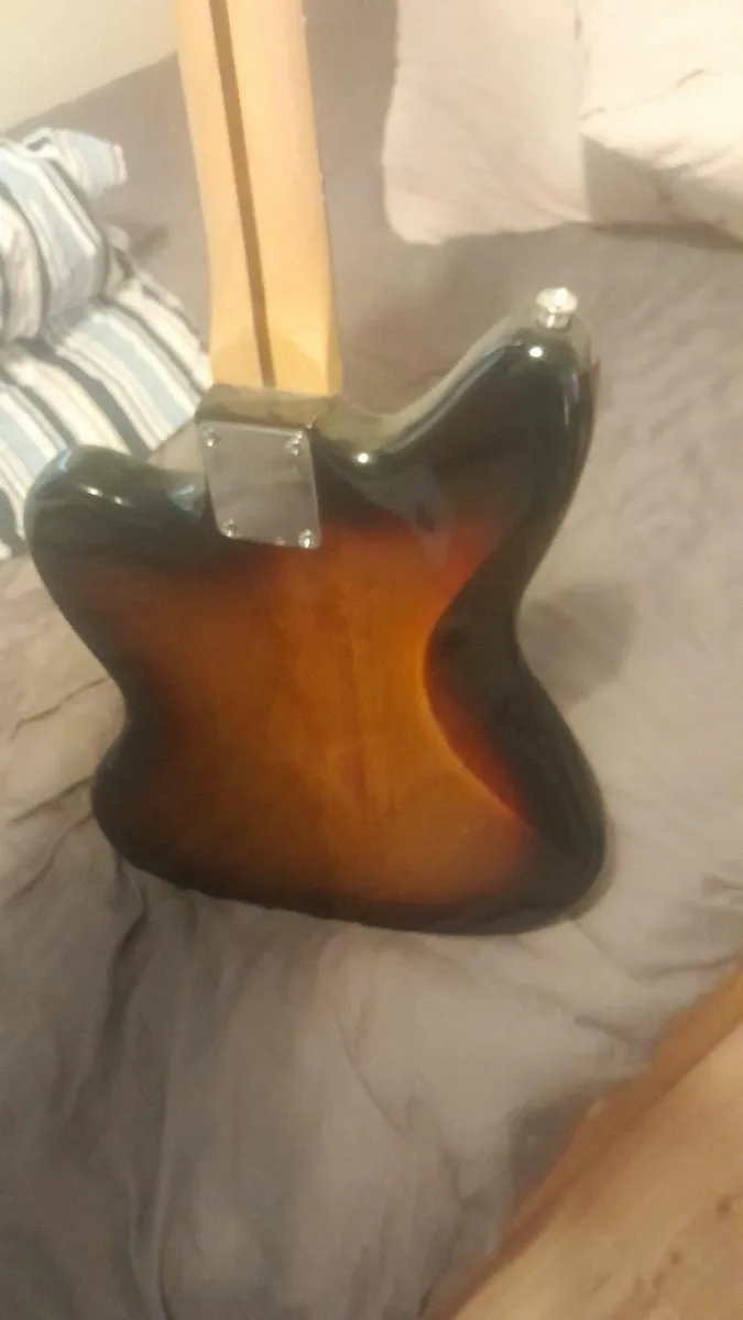 Squier Fender Jaguar - Image 2