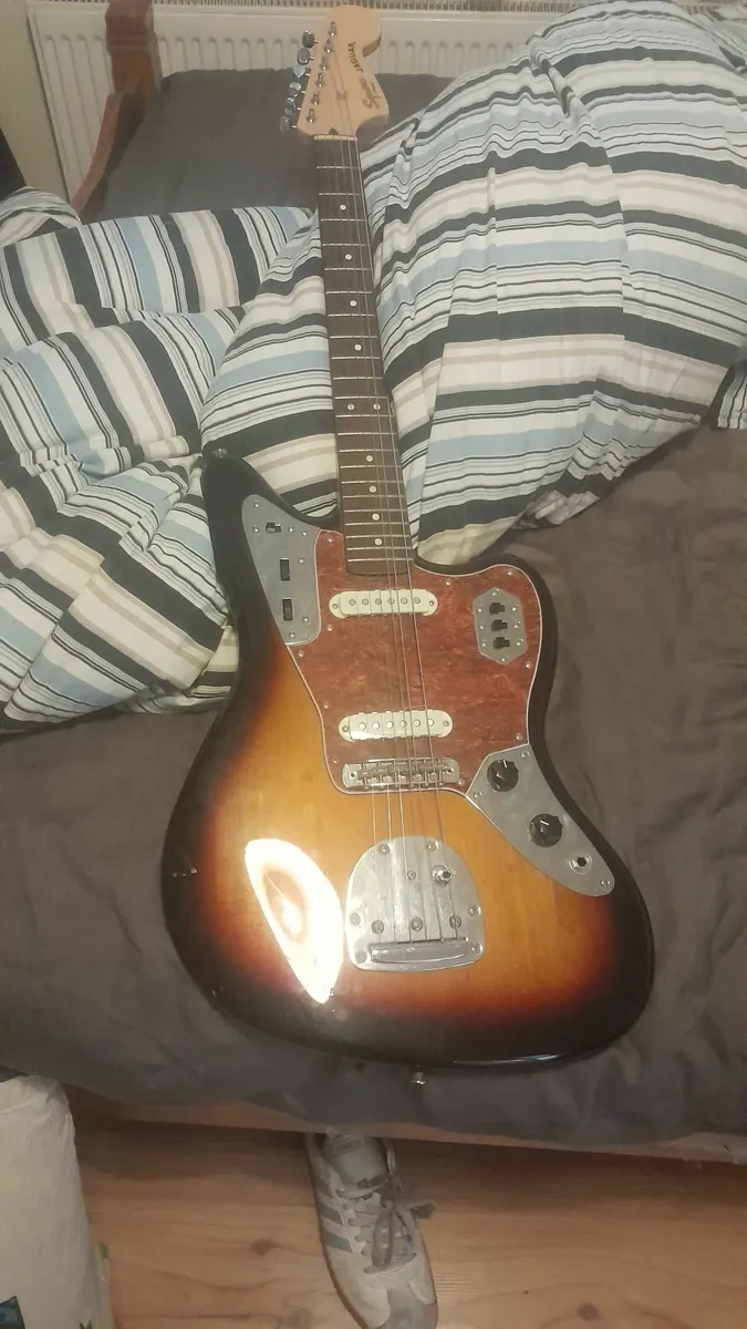 Squier Fender Jaguar - Image 1