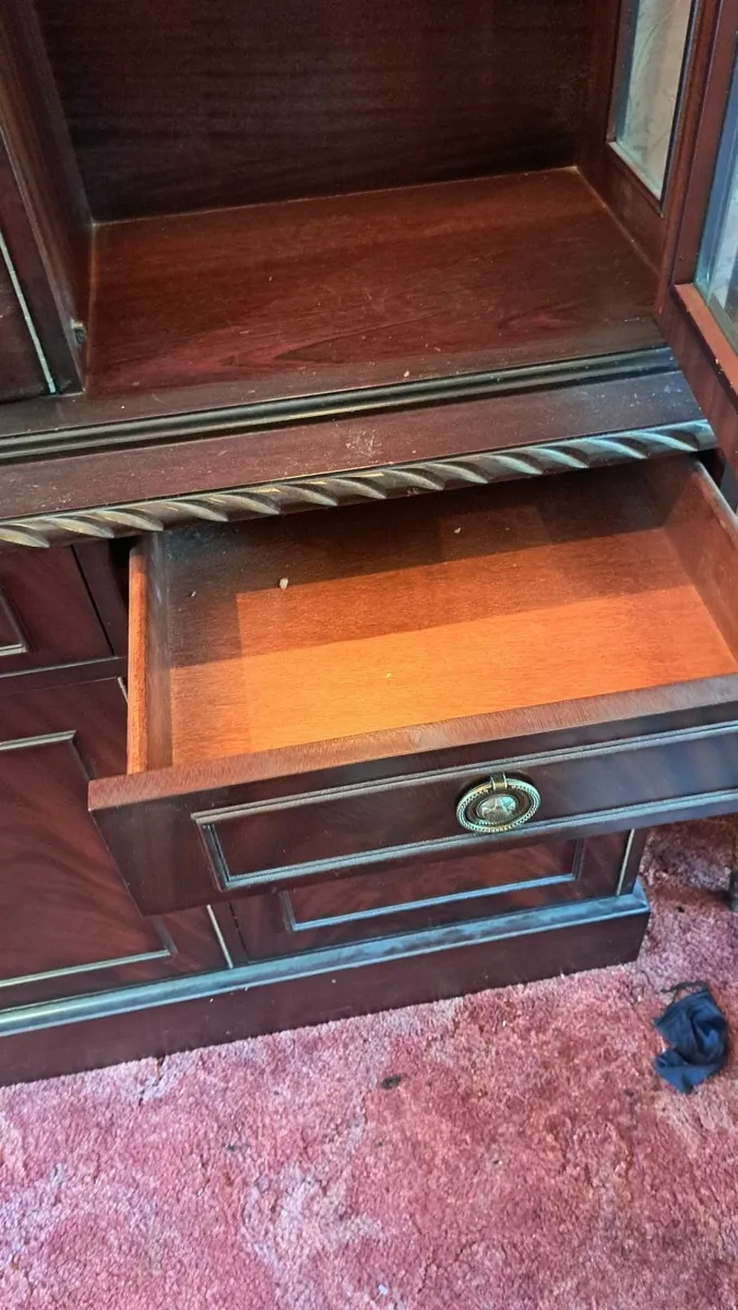 Dresser - Image 3