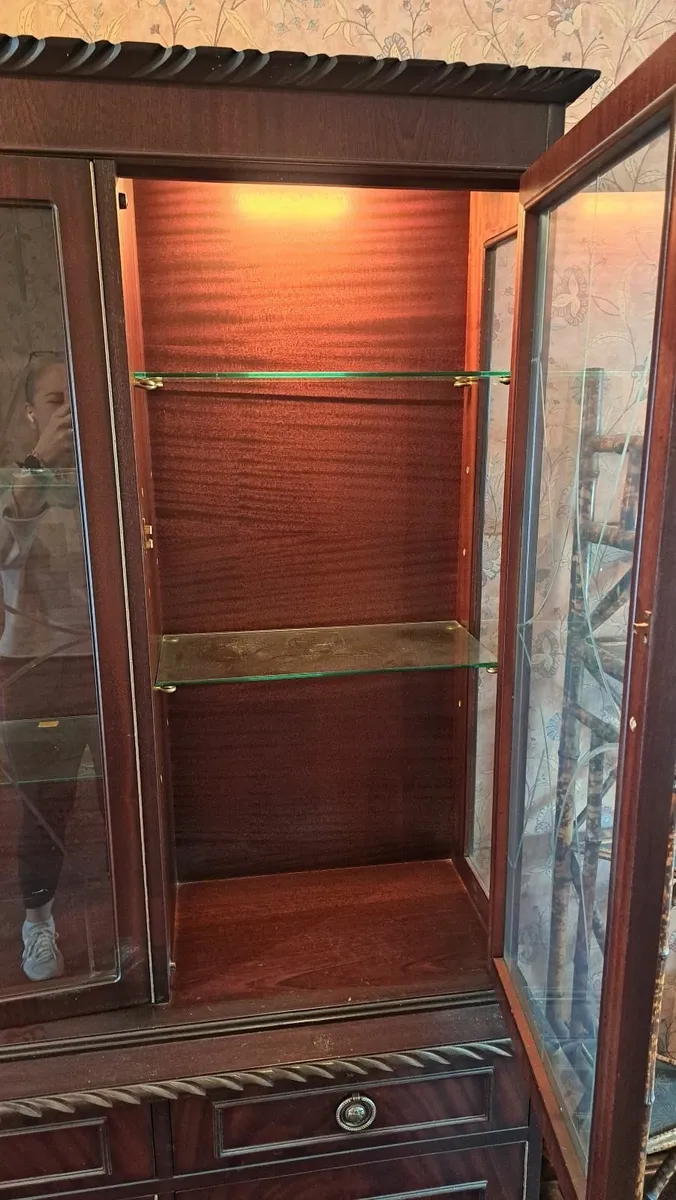 Dresser - Image 4