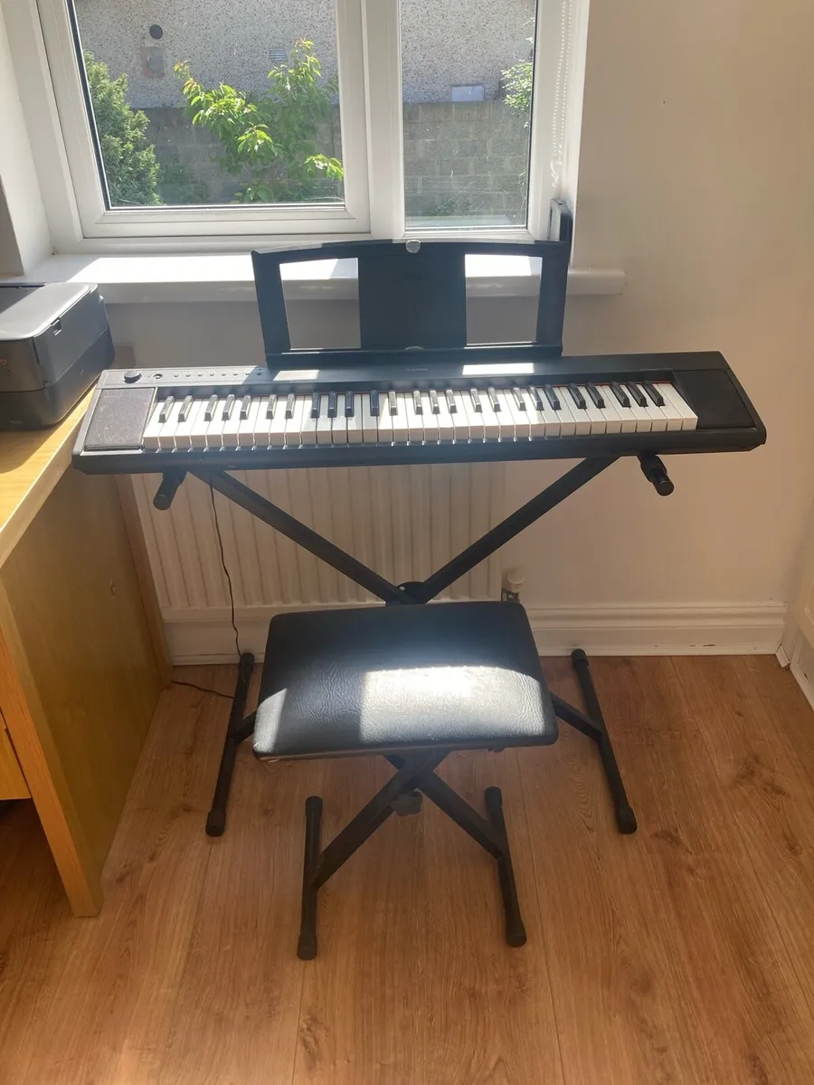 Keyboard and stand/stool - Image 1