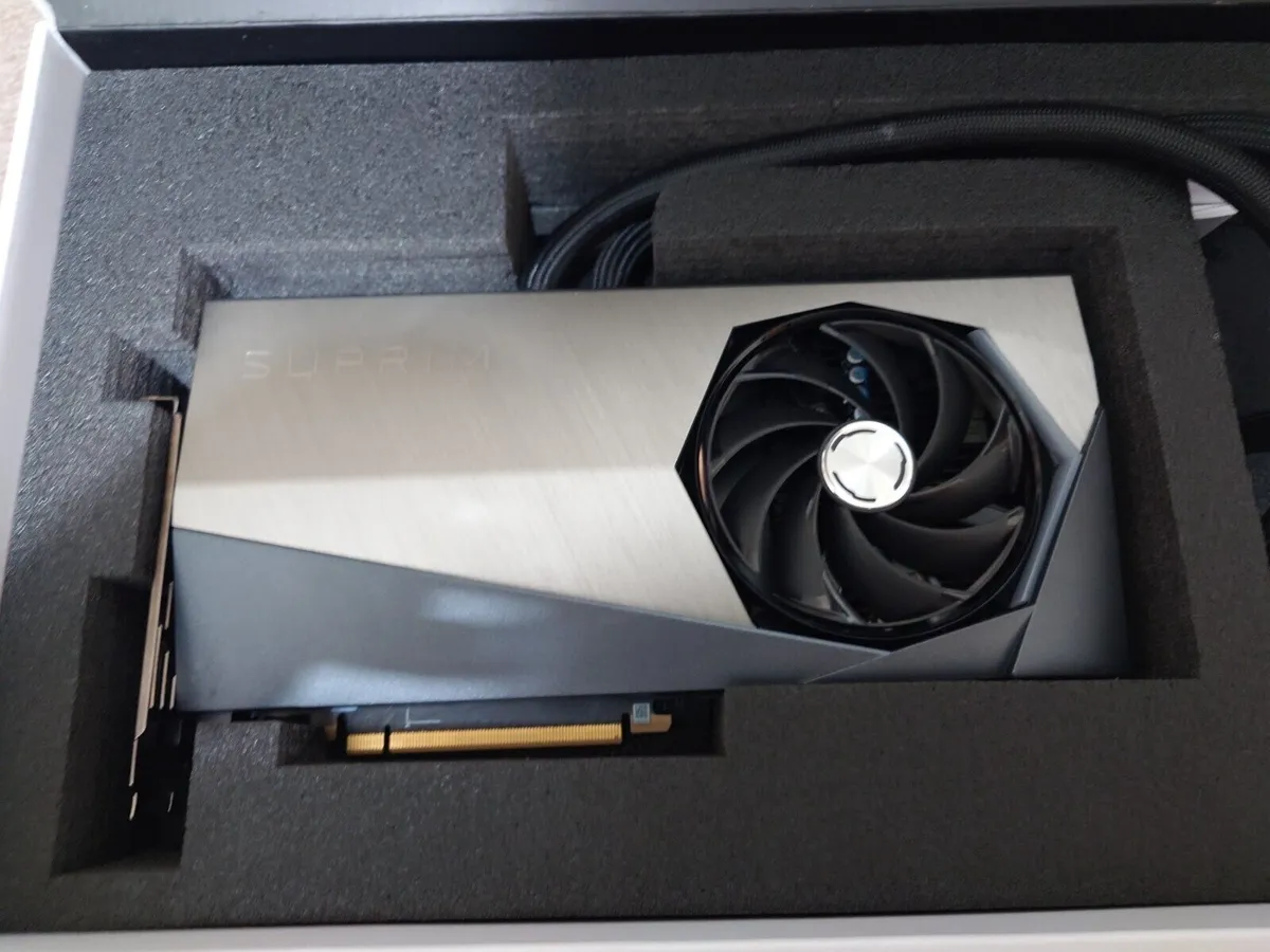 MSI GeForce Nvidia RTX 4090 SUPRIM LIQUID - Image 2