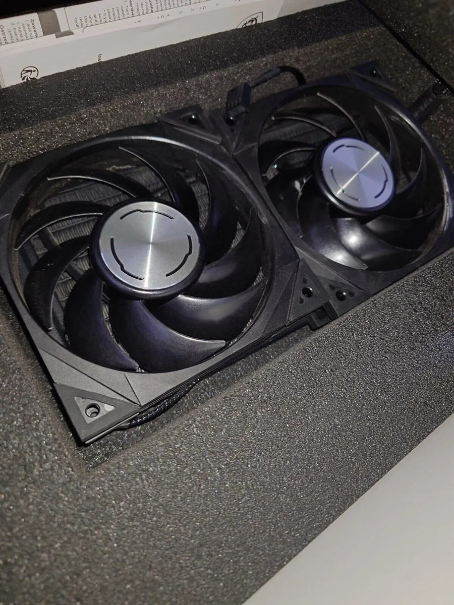 MSI GeForce Nvidia RTX 4090 SUPRIM LIQUID - Image 3