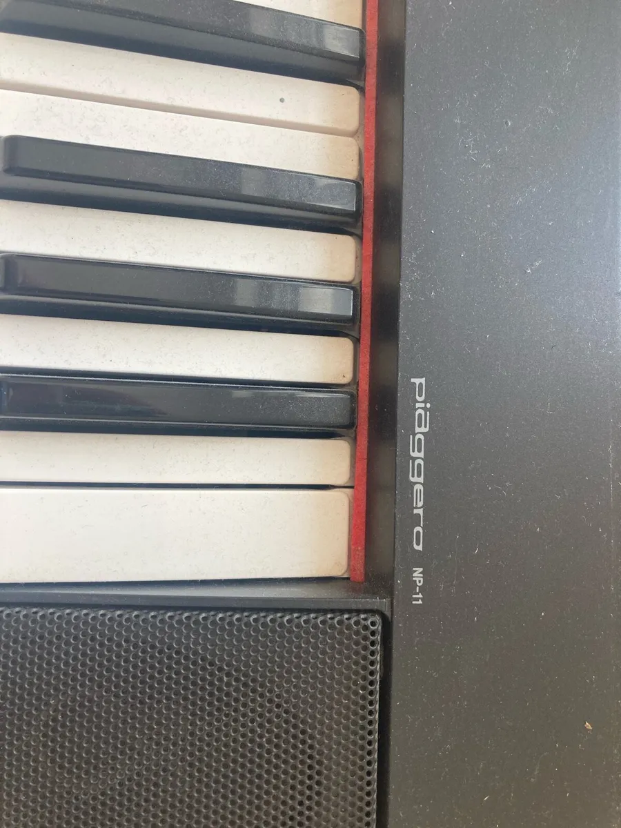 Keyboard and stand/stool - Image 4