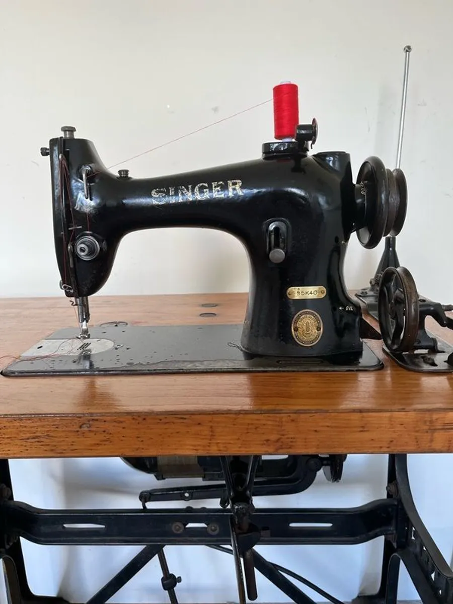 Industrial sewing machine Singer 95 K40 - Image 1