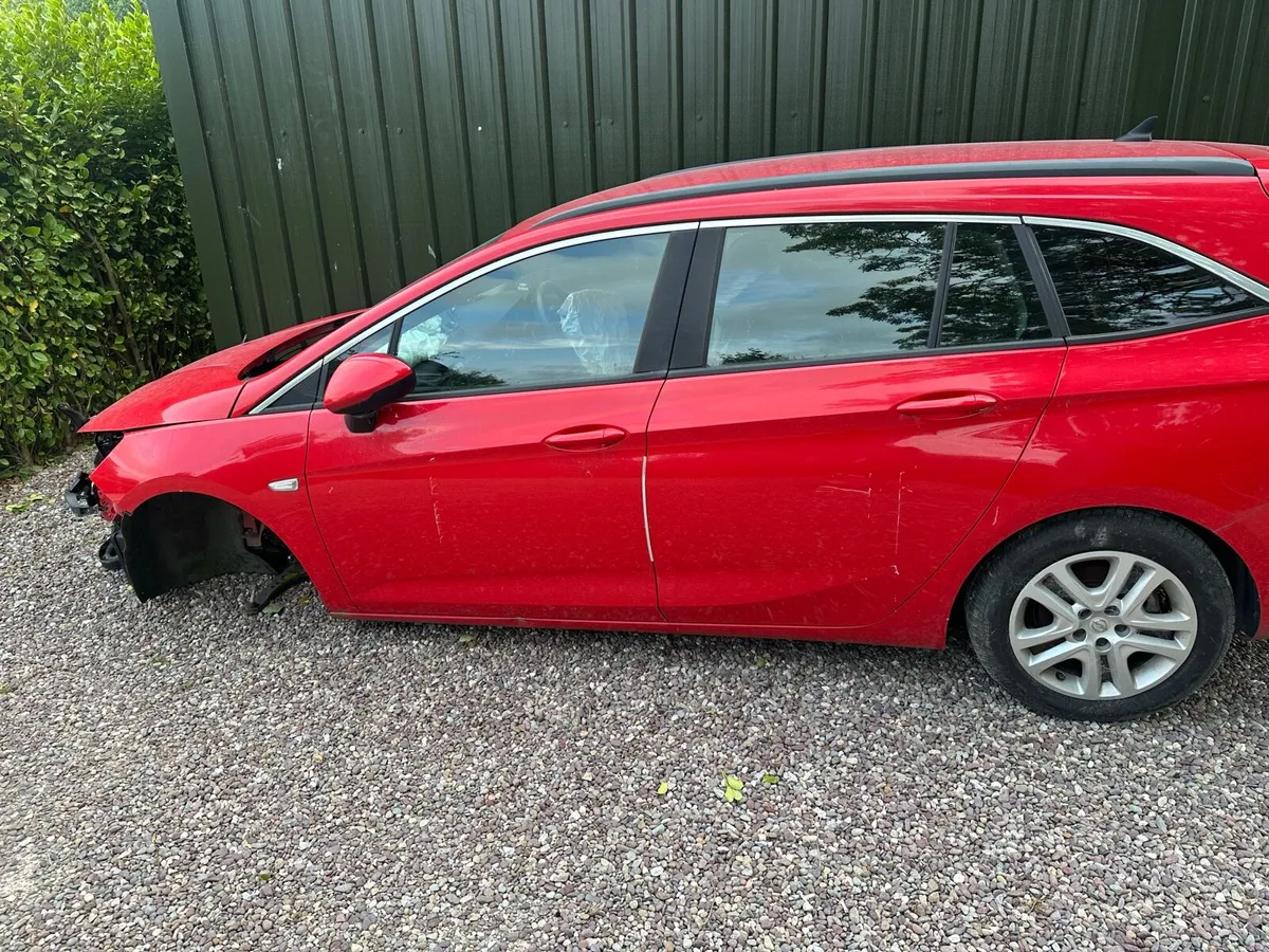 2018 astra for parts - Image 2