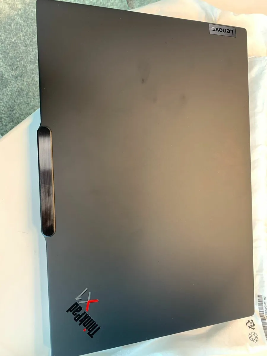 Lenovo X1 Carbon | Gen 12 | 1TB | 32 RAM - Image 1