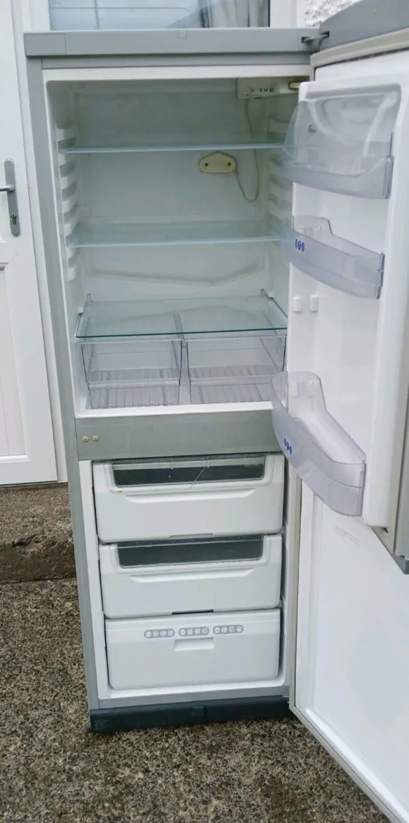 Whirlpool fridge freezer - Image 2