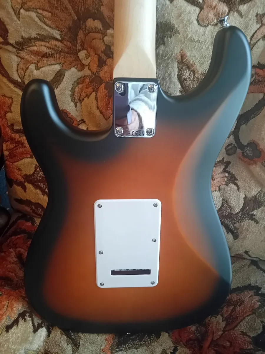 Electric Guitar and Cable - Image 3