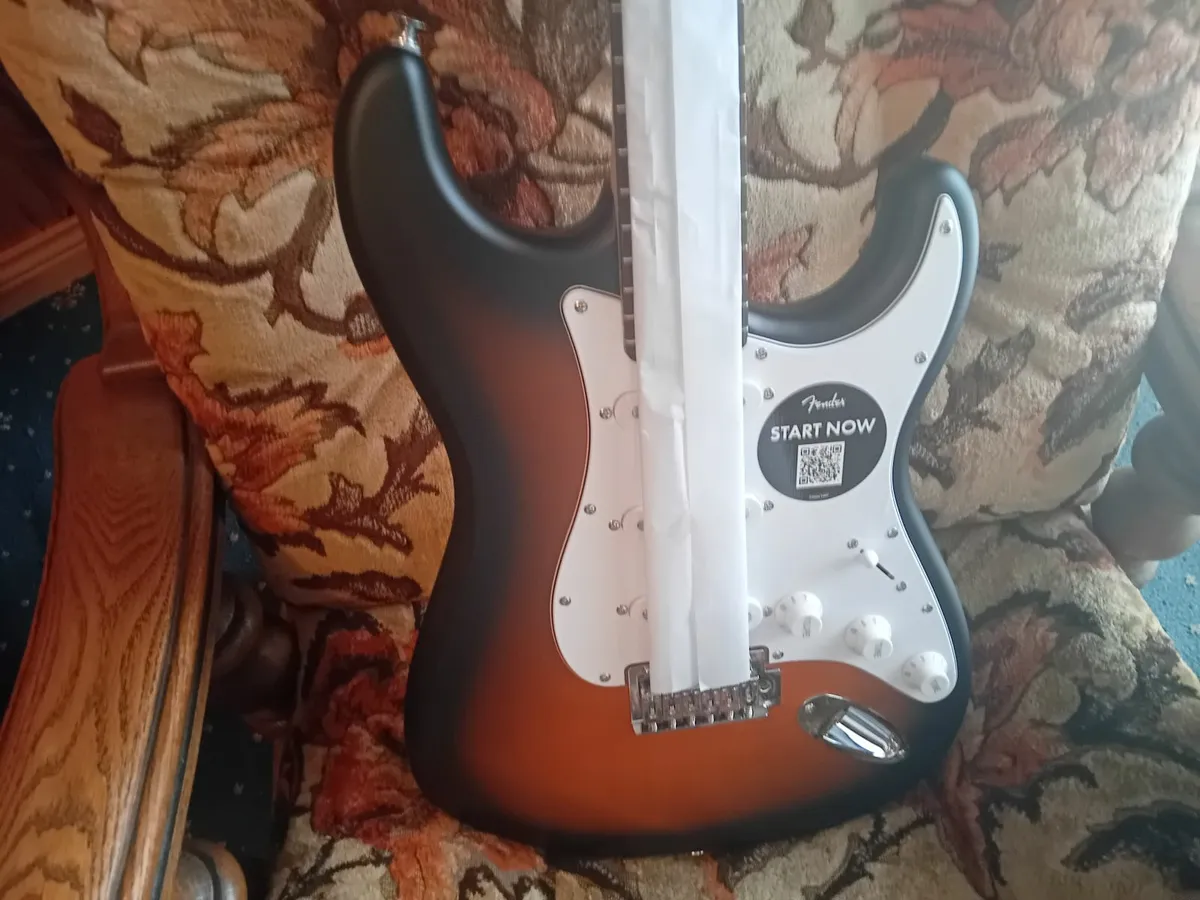 Electric Guitar and Cable - Image 4