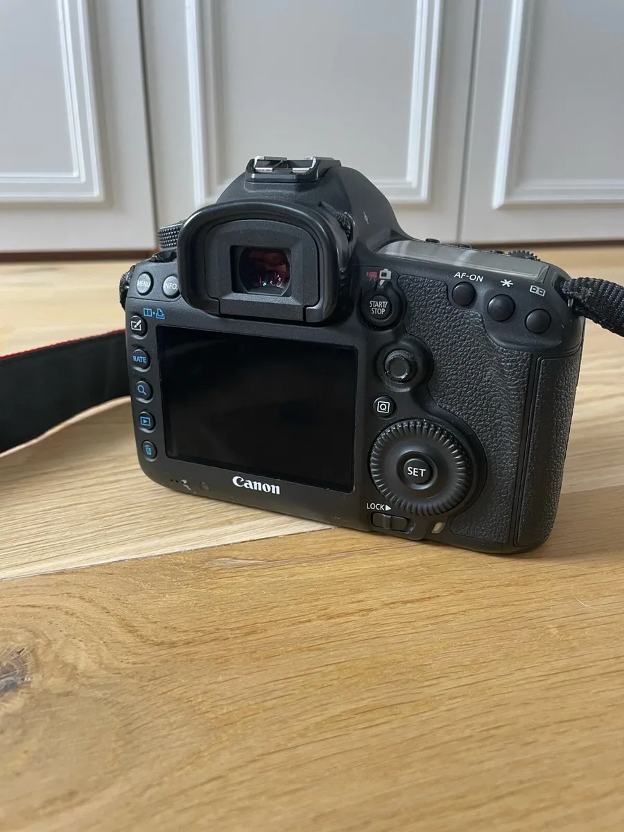Canon EOS 5D Mark III camera body - Image 3