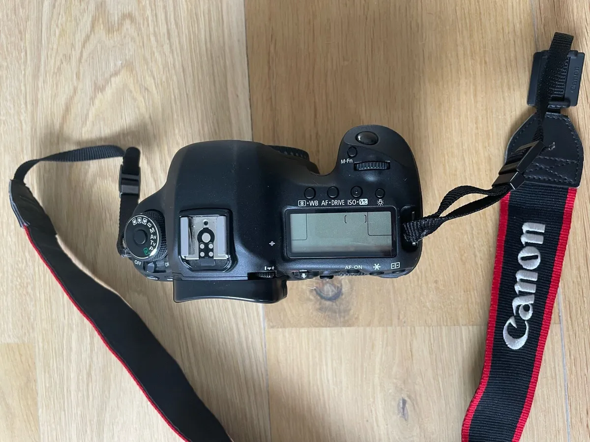 Canon EOS 5D Mark III camera body - Image 4