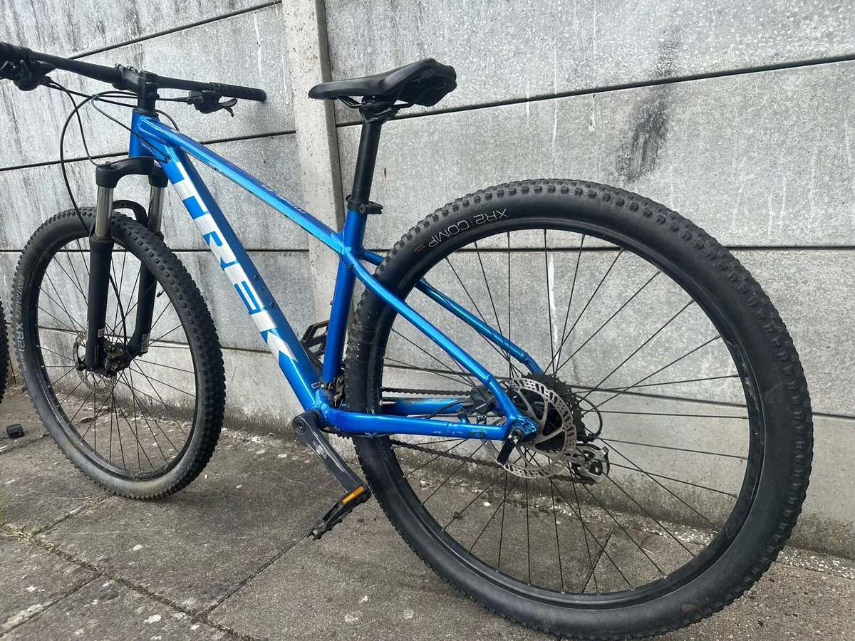 Trek Marlin 6 Mountain Bike - Image 2
