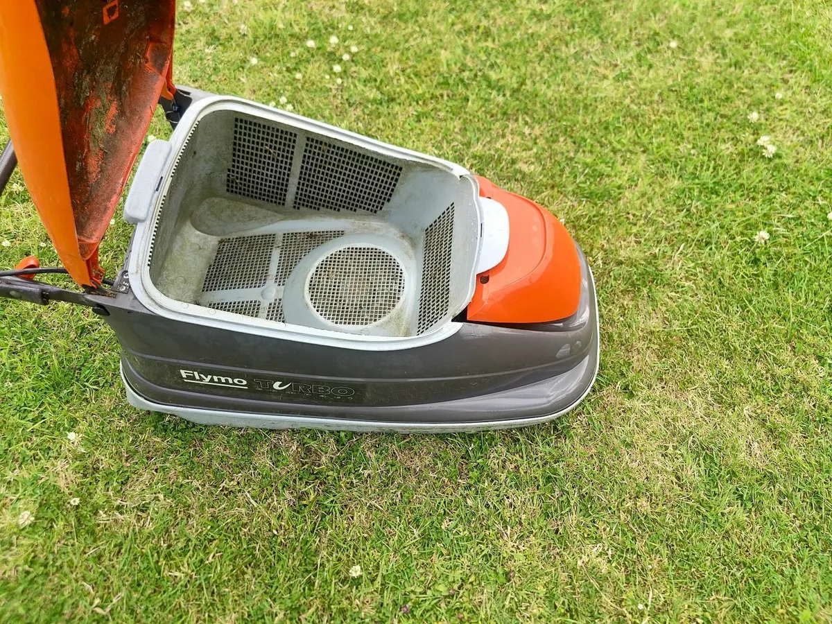 Flymo Turbo Compact 330 electric mower + NEW blade - Image 4