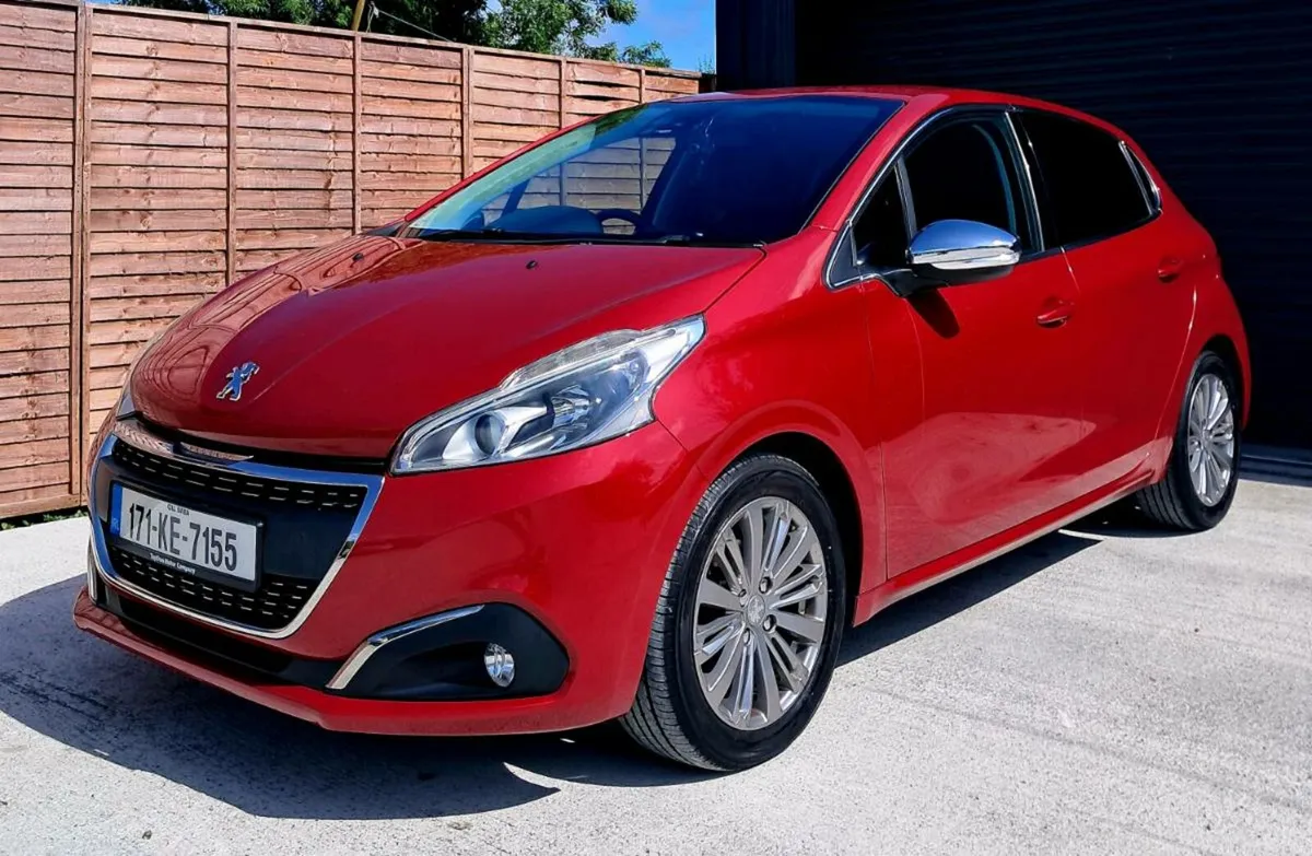 Peugeot 208 1.2L - Image 1