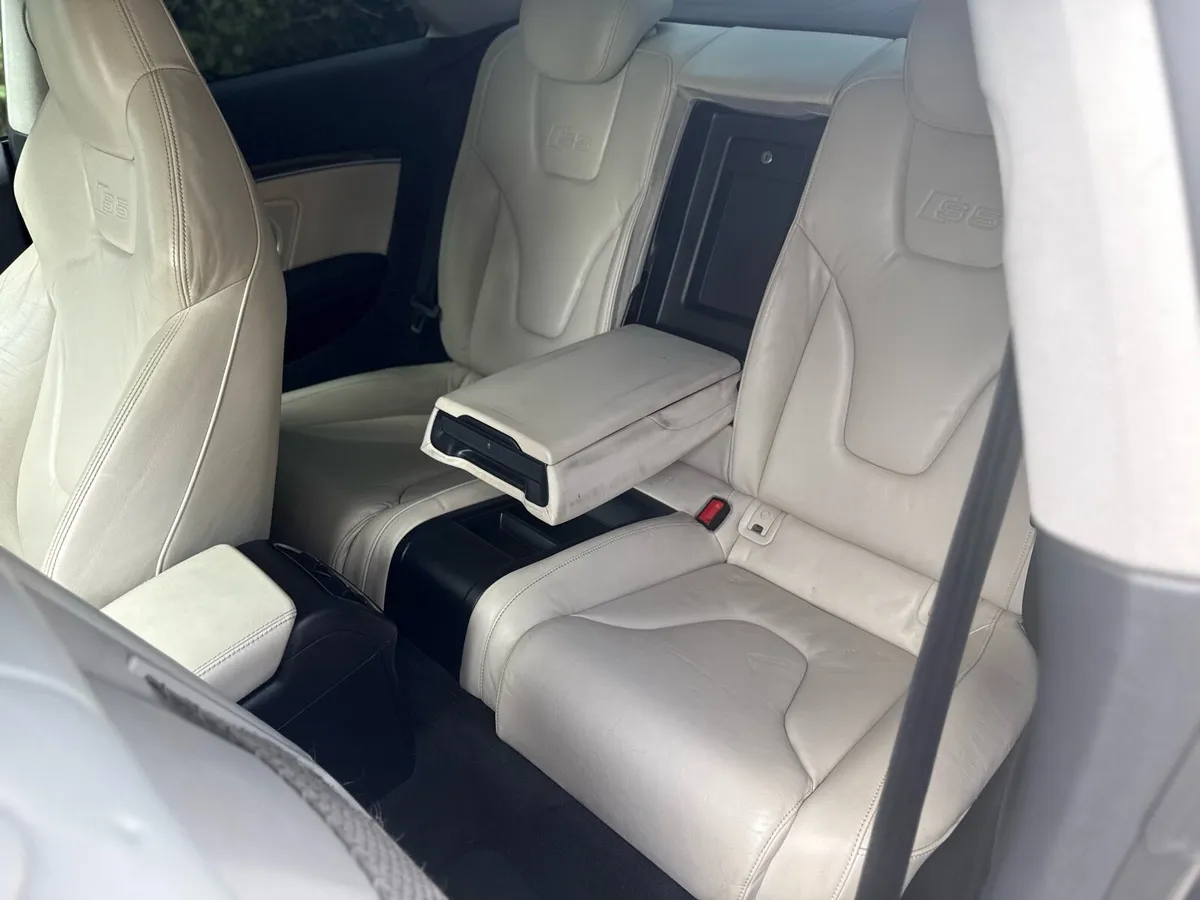 Audi S5 4.2 Manual V8 2009 - Image 4