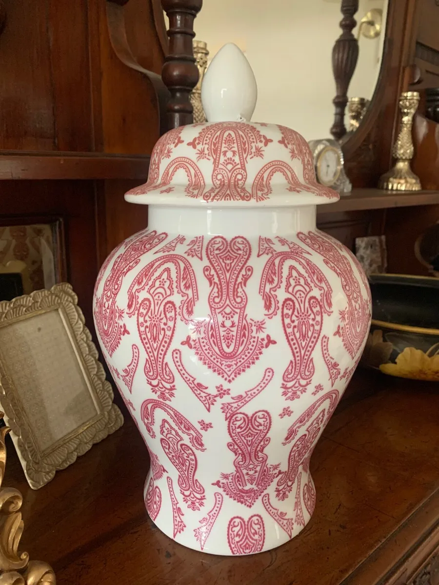 Porcelain Vases - Image 2