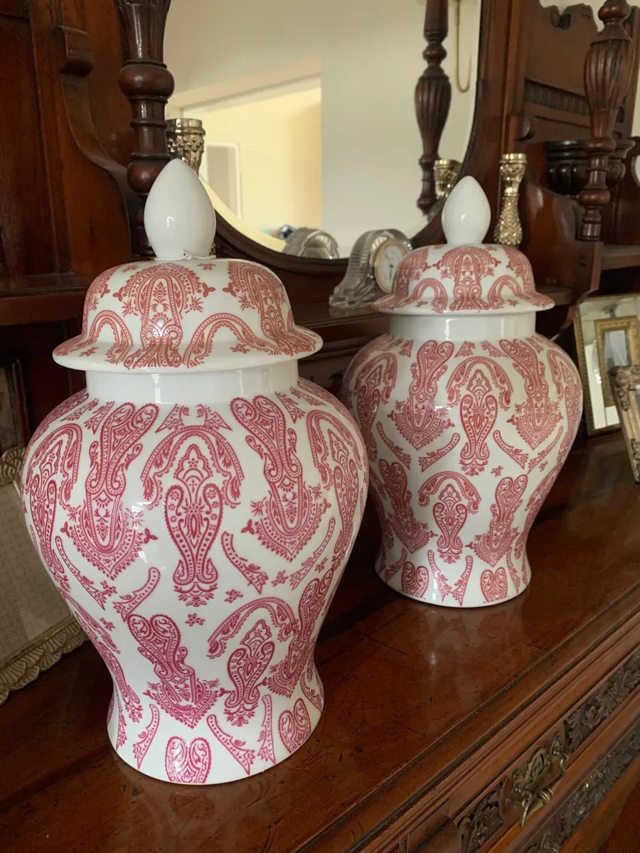 Porcelain Vases - Image 4
