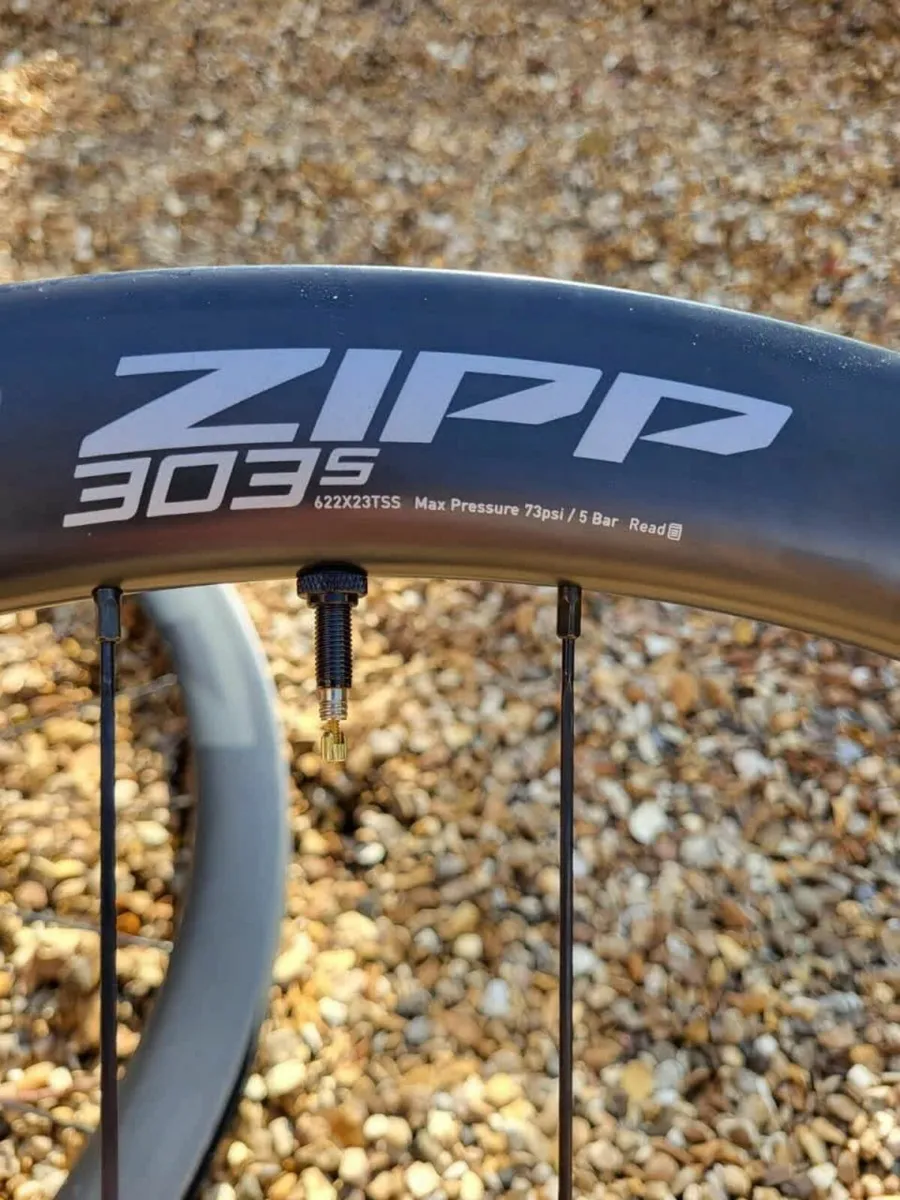 Zipp 303S Carbon Bicycle Disc Brake Wheelset - Image 2