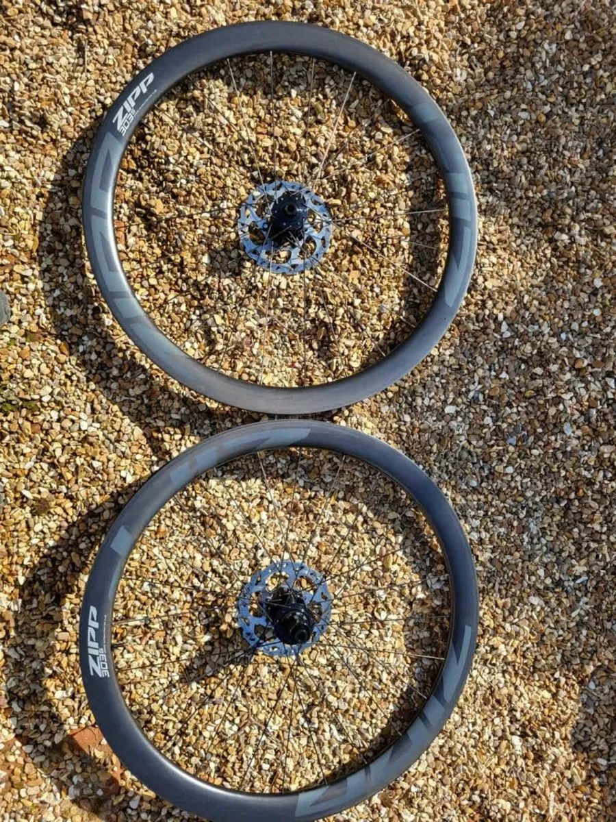 Zipp 303S Carbon Bicycle Disc Brake Wheelset - Image 3
