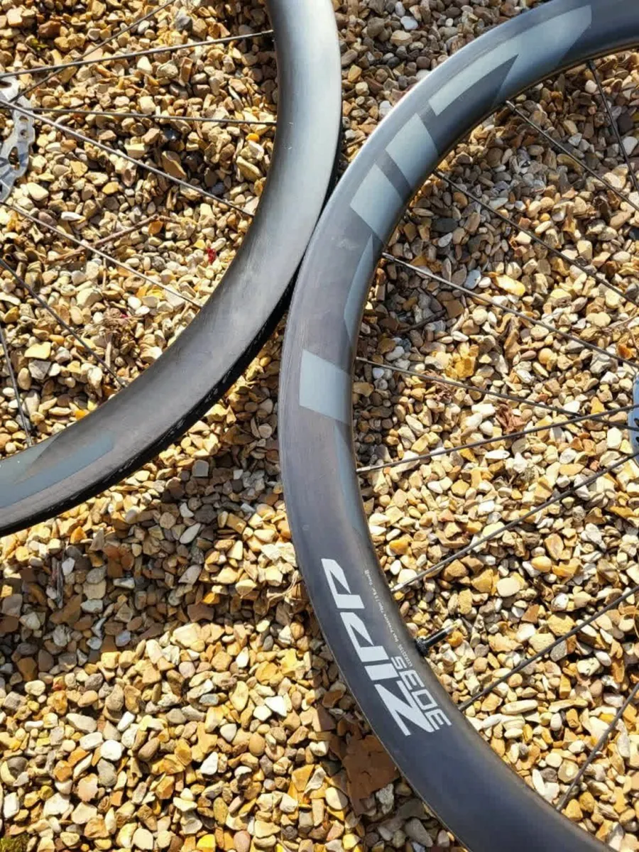 Zipp 303S Carbon Bicycle Disc Brake Wheelset - Image 4