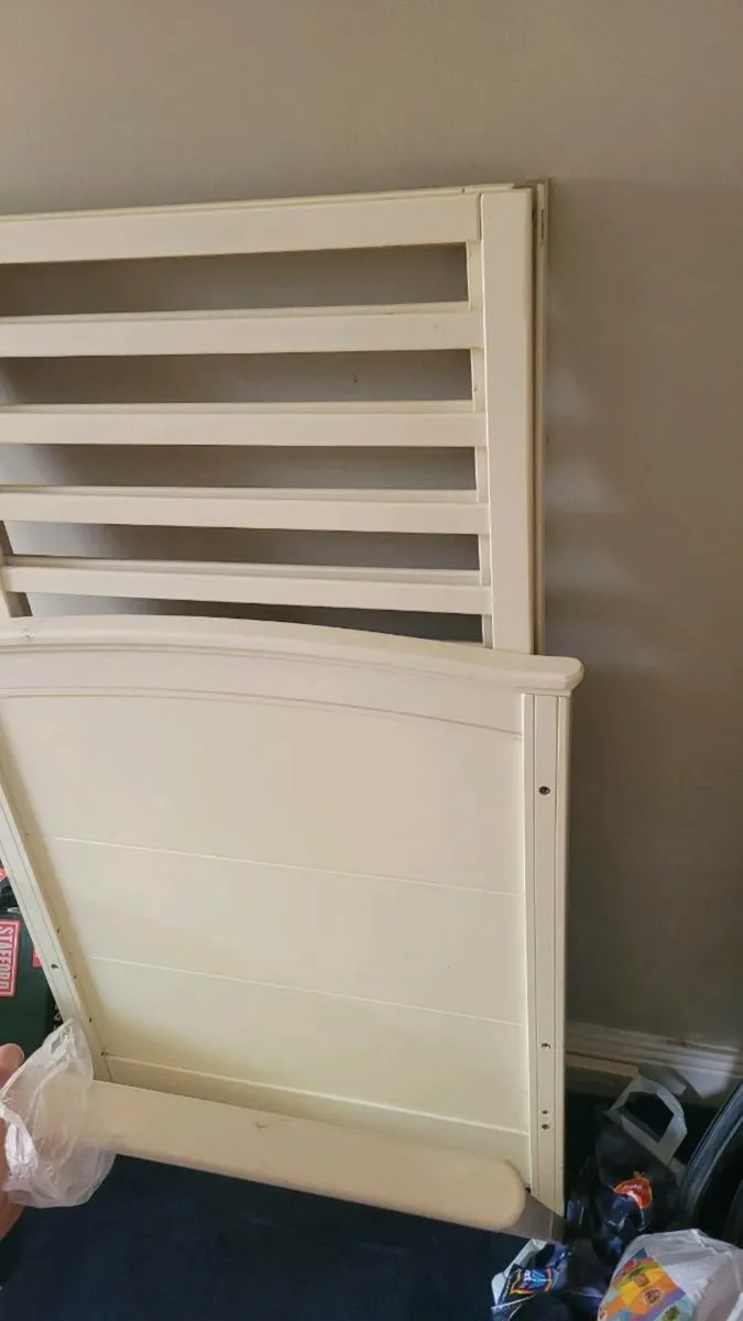Cot bed minus mattress - Image 1