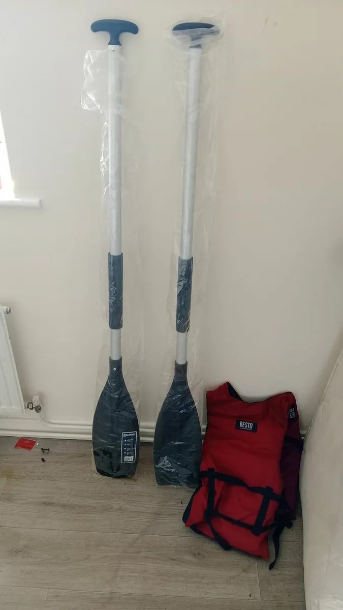 Paddles and life vest
