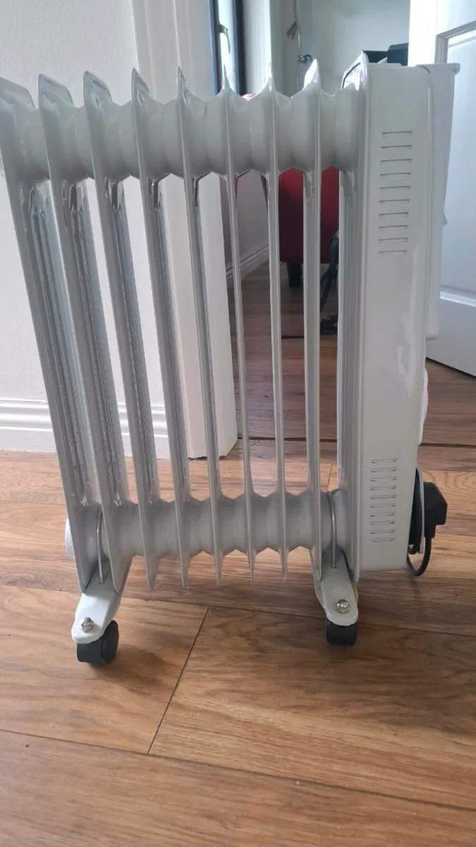 Radiator (oil filled electric,  on wheels) - Image 1