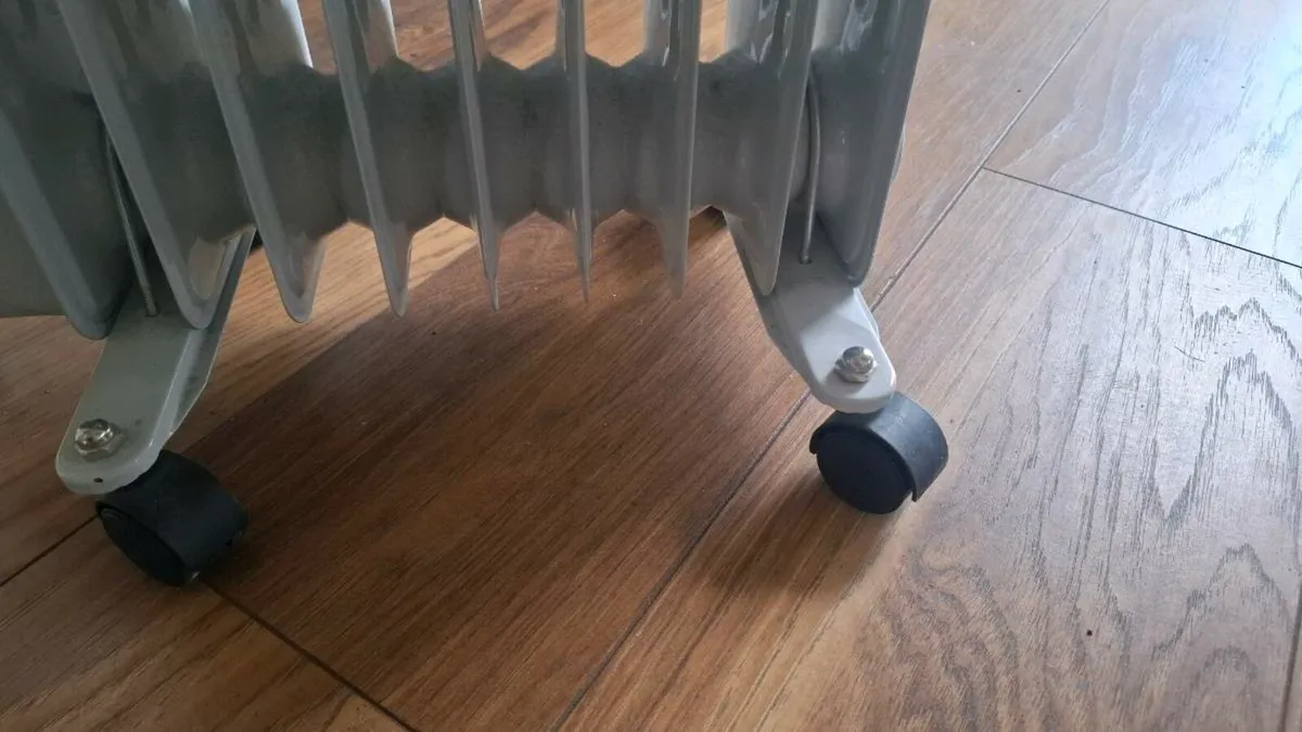 Radiator (oil filled electric,  on wheels) - Image 3