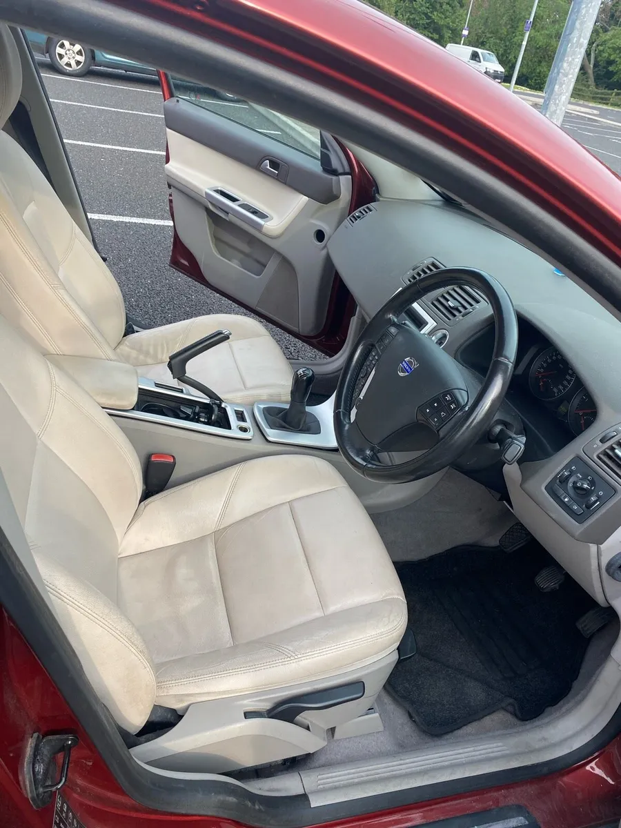 Volvo S40 2012, 143 km only - Image 3