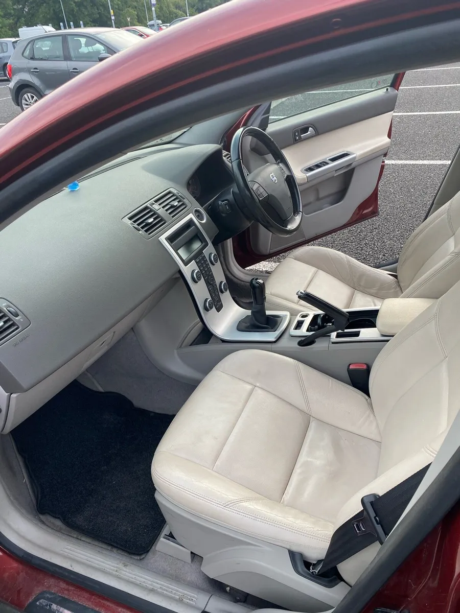 Volvo S40 2012, 143 km only - Image 4