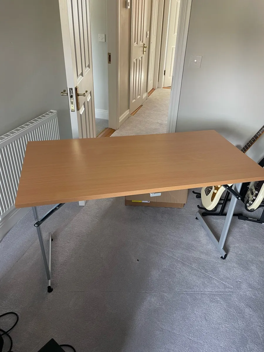 Foldable desk - Image 1