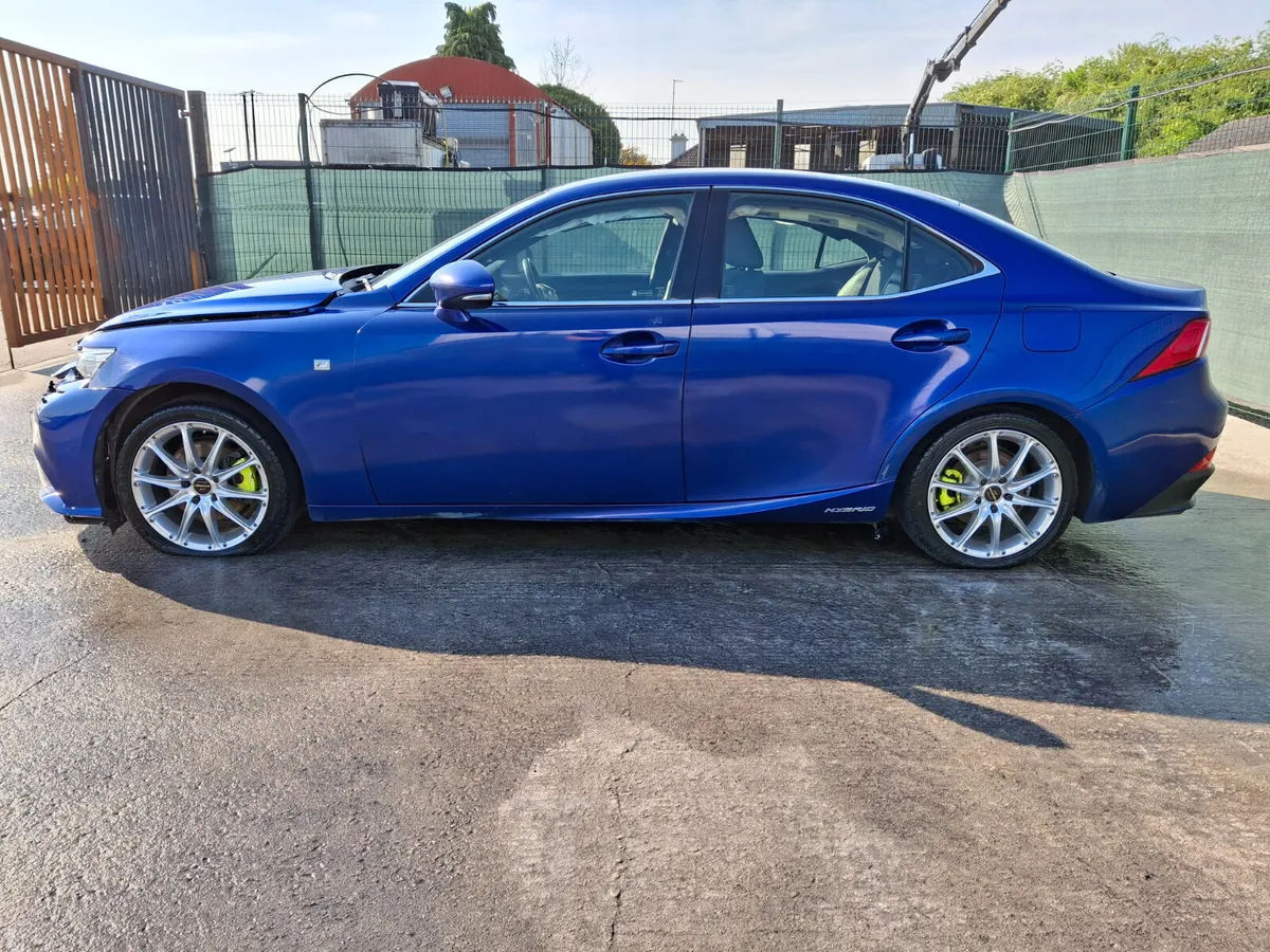 162 Lexus IS 300H F Sport 2.5 Automatic - Image 2