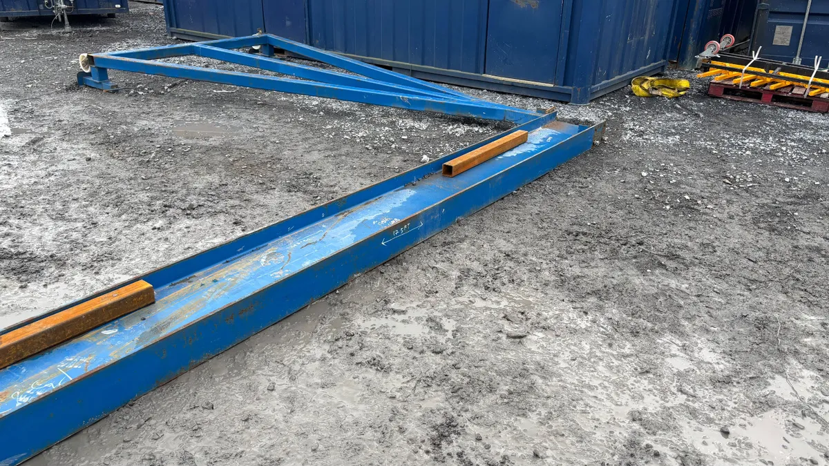 Mobile Gantry Crane , Chain Block & Chains - Image 4