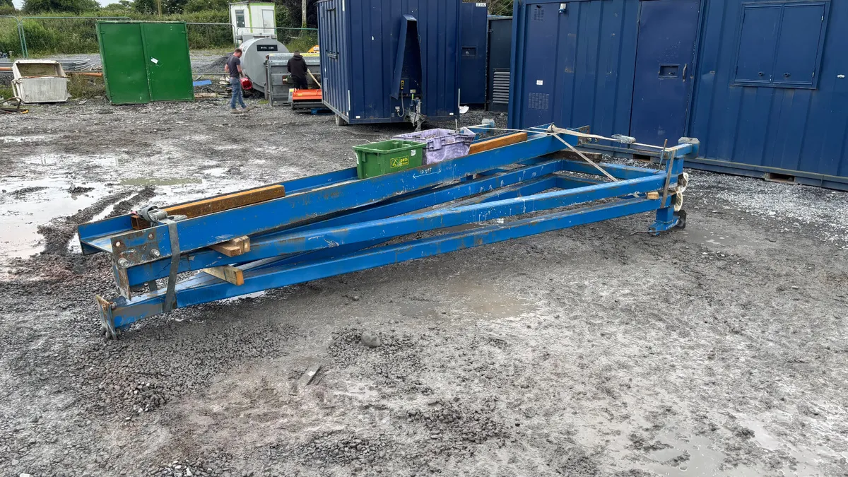 Mobile Gantry Crane , Chain Block & Chains - Image 2