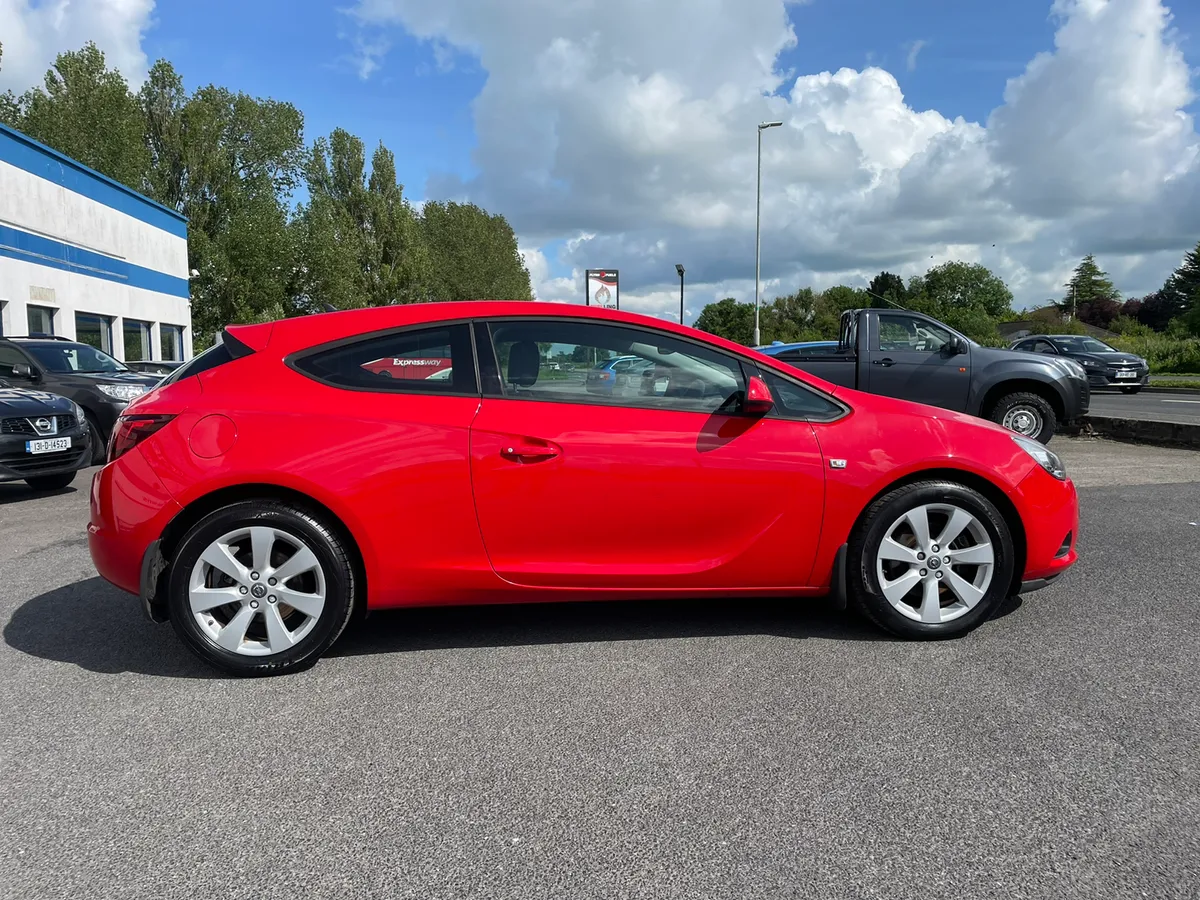 Opel Astra Sport 2015//Petrol//very low mileage - Image 4