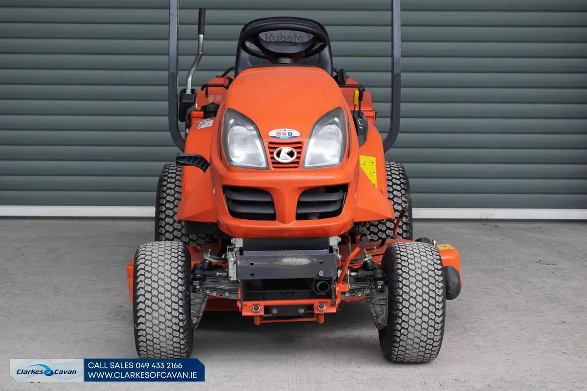 2022 Kubota GR2120 Ride-on - Image 3