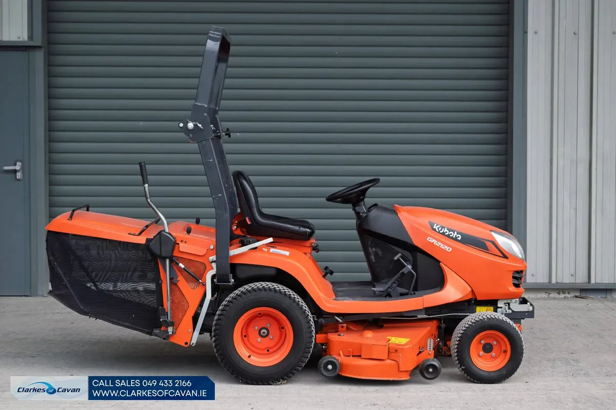 2022 Kubota GR2120 Ride-on - Image 4