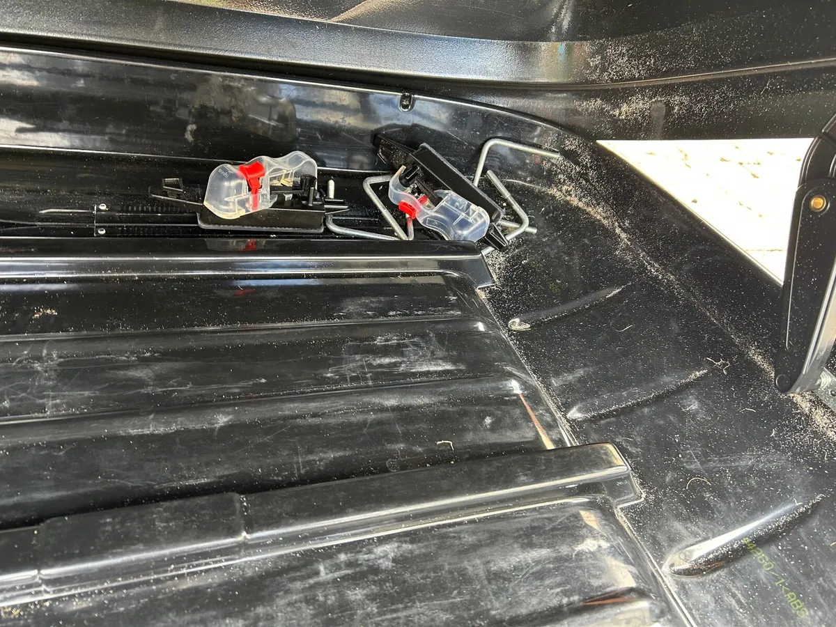 Roof Box Exodus 470L - Image 4