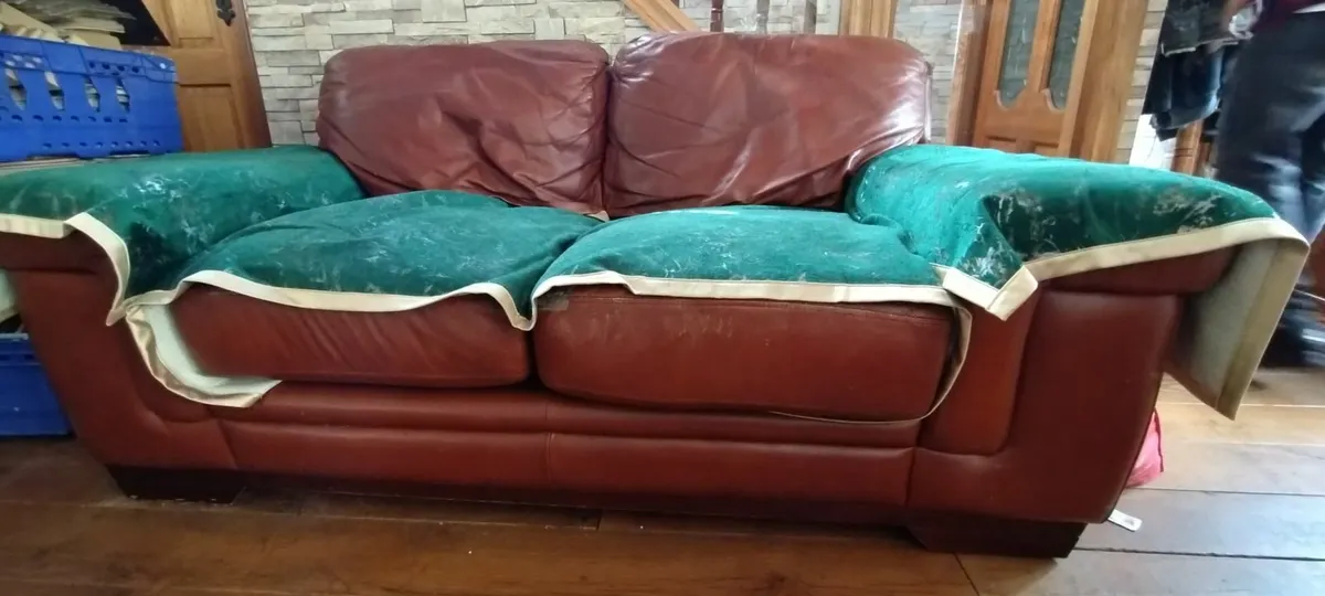 Leather 3 & 2 seater sofa - Image 4