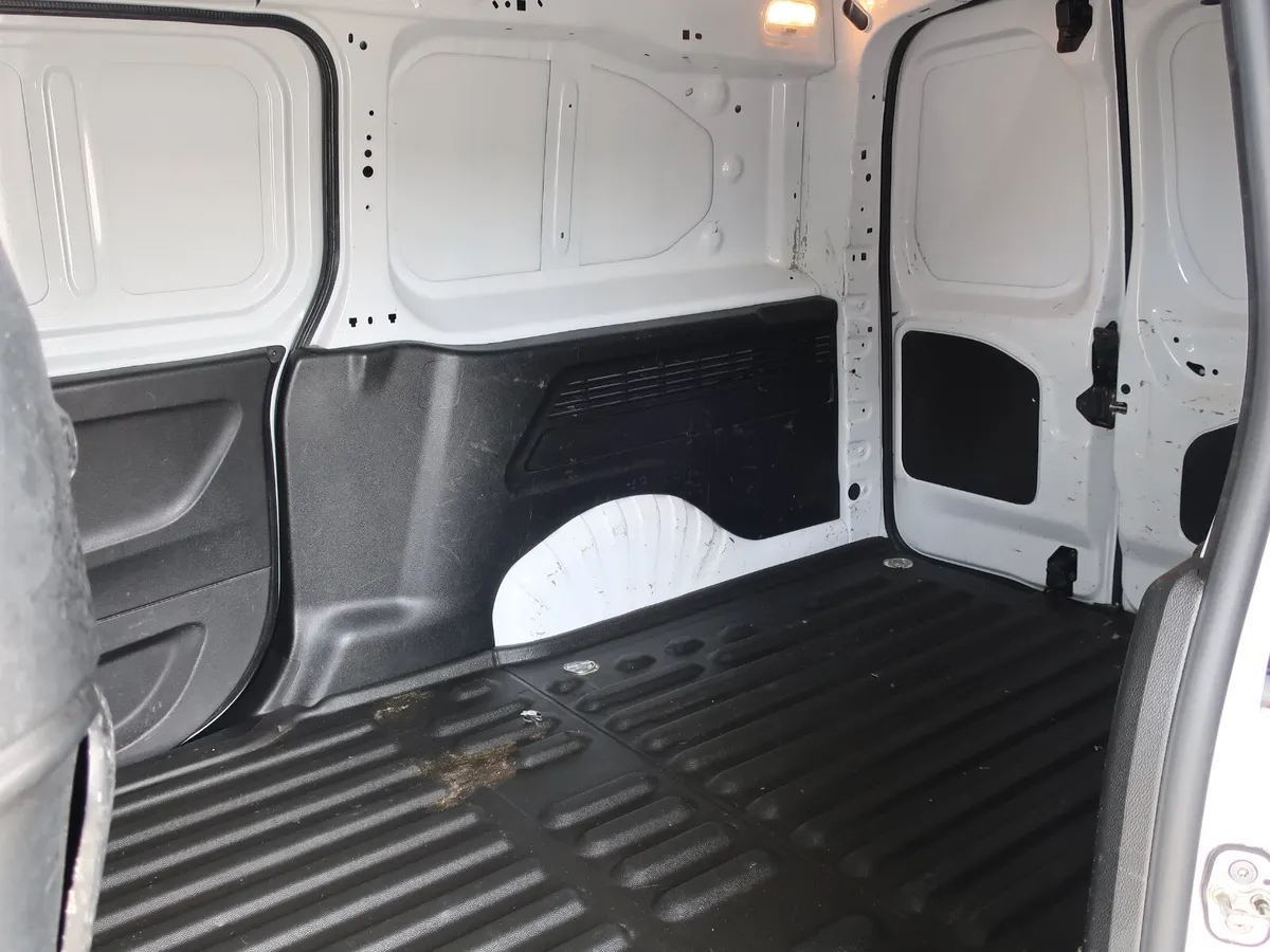 2023 Toyota Proace City 1.5d Gx Lwb 4dr - Image 4